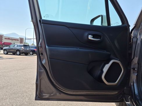 Used 2016 Jeep Renegade Limited FWD image 14