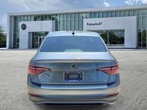 Used 2024 Volkswagen Jetta SE FWD image 5