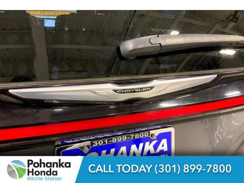 Used 2022 Chrysler Pacifica Touring-L image 32