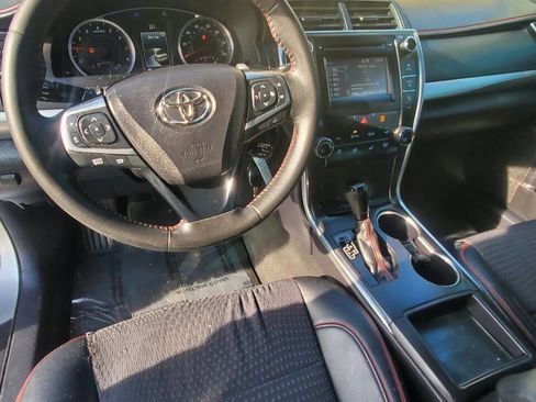 Used 2015 Toyota Camry SE image 10