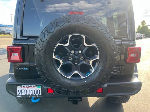 Used 2023 Jeep Wrangler Unlimited Rubicon 4xe w/ Cold Weather Group AWD/4WD image 15
