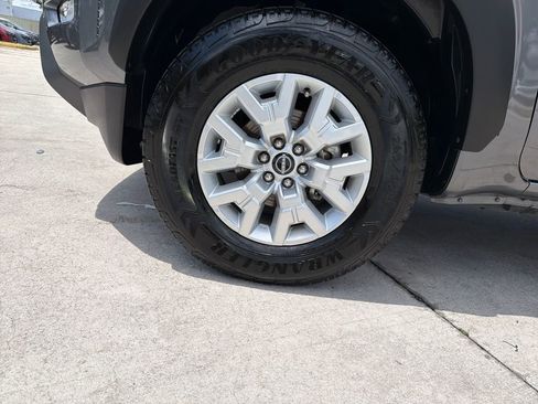 Used 2022 Nissan Frontier SV RWD image 11