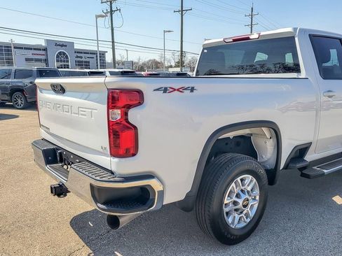 Used 2025 Chevrolet Silverado 2500 LT w/ Convenience Package AWD/4WD image 9