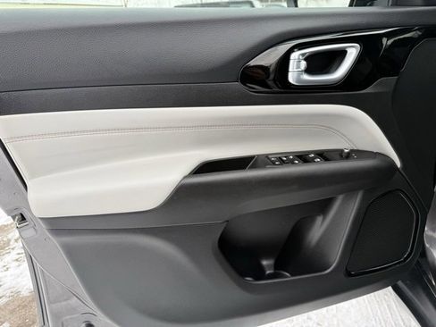 Certified 2023 Jeep Compass Limited image 14