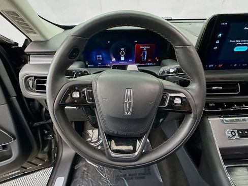 Used 2025 Lincoln Aviator AWD image 11