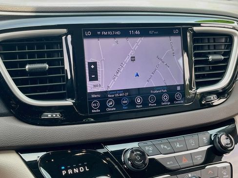 Used 2020 Chrysler Pacifica Touring-L Plus w/ Advanced Safetytec Group FWD image 13