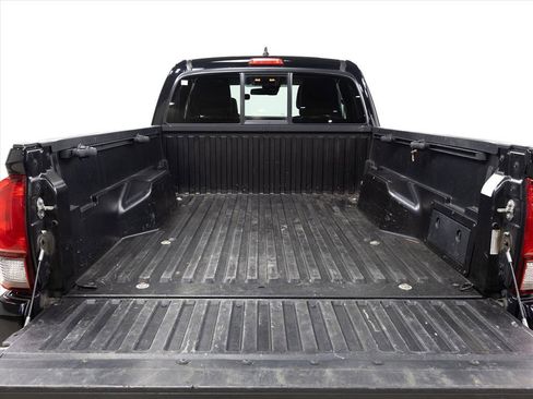 Used 2020 Toyota Tacoma SR w/ SX Package image 9