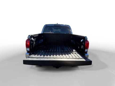 Used 2018 Toyota Tacoma TRD Off-Road image 17