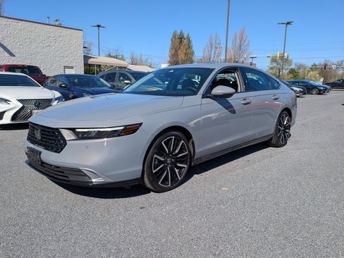 Used 2025 Honda Accord Touring image 7