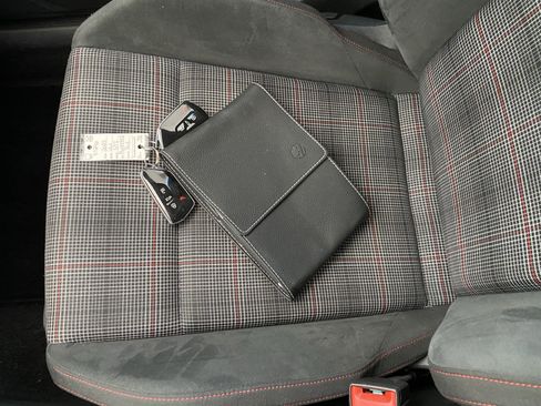 Certified 2023 Volkswagen GTI SE FWD image 9