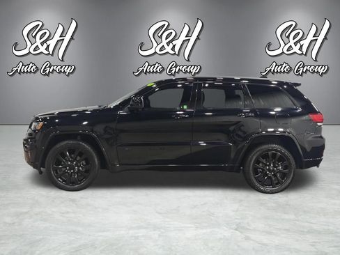 Used 2019 Jeep Grand Cherokee Altitude AWD/4WD image 16