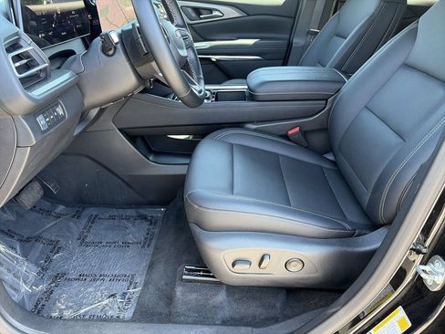 Used 2026 Chevrolet Traverse LT AWD/4WD image 16
