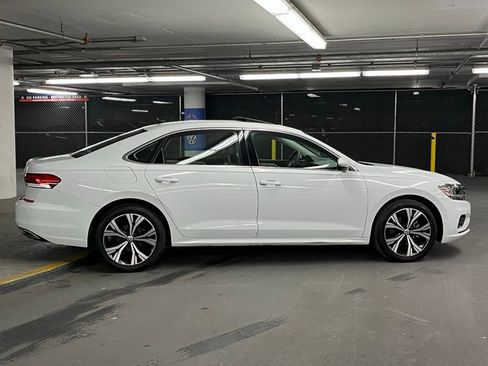 Used 2022 Volkswagen Passat 2.0T SE FWD image 37