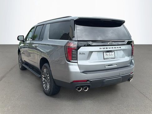 Used 2025 Chevrolet Suburban Z71 AWD/4WD image 6