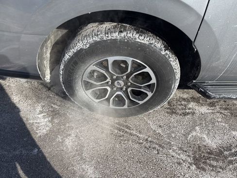 Used 2024 Ford Expedition Max XLT image 10