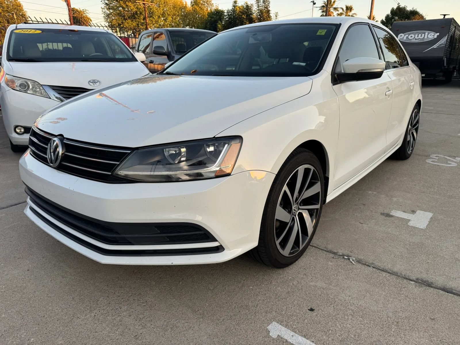 Used 2017 Volkswagen Jetta SE FWD image 1