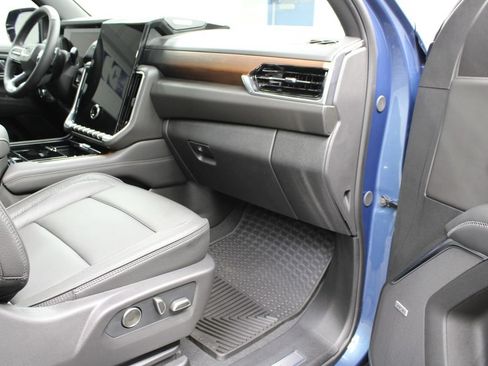 Used 2026 GMC Yukon Denali w/ Sun & Power Step Package AWD/4WD image 40