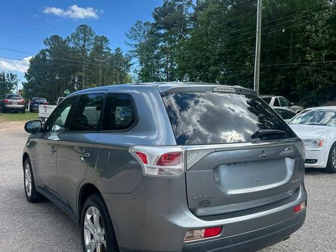 Used 2014 Mitsubishi Outlander SE AWD/4WD image 6