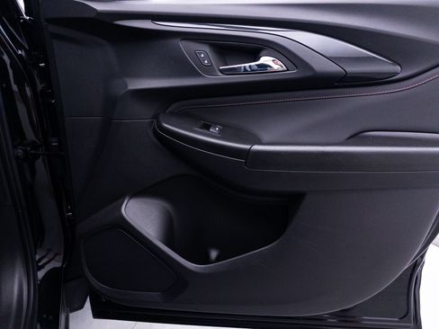 Used 2023 Chevrolet TrailBlazer RS FWD image 30