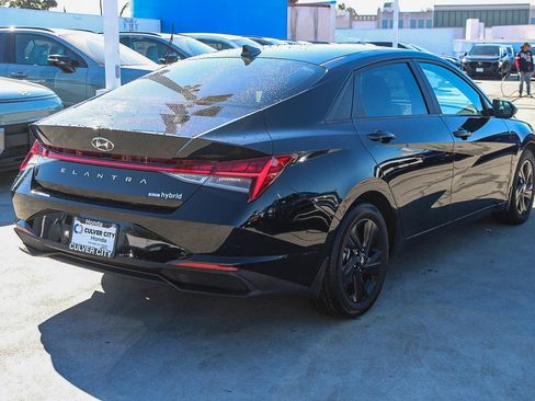 Used 2023 Hyundai Elantra Blue image 9