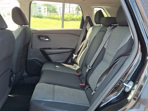Used 2022 Nissan Rogue SV AWD/4WD image 10