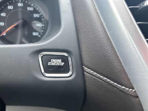 Used 2023 GMC Acadia SLT image 21