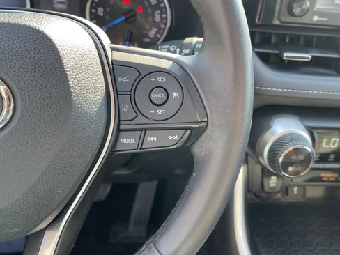 Certified 2022 Toyota RAV4 XLE Premium AWD/4WD image 21