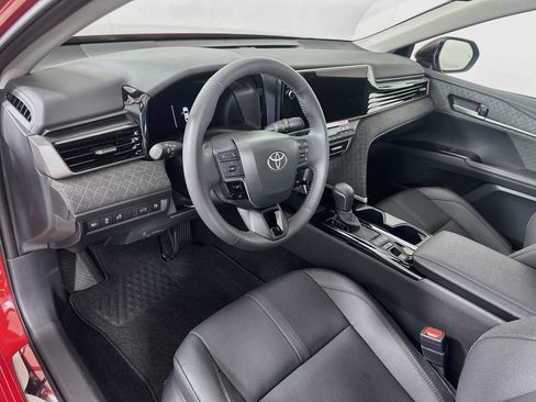 Used 2026 Toyota Camry XLE AWD/4WD image 9