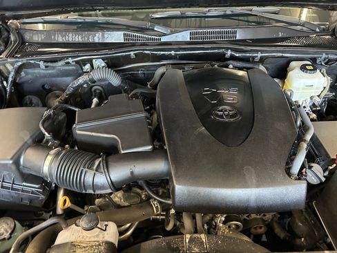 Used 2023 Toyota Tacoma TRD Off-Road AWD/4WD image 34