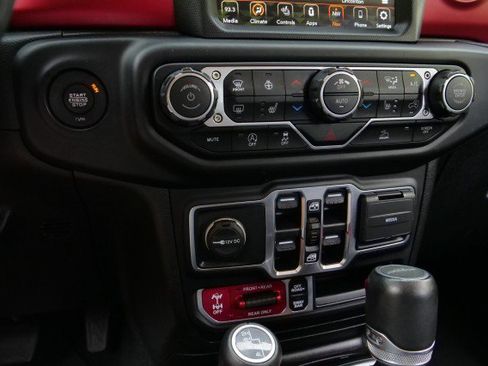 Used 2022 Jeep Gladiator Rubicon w/ LED Lighting Group AWD/4WD image 19