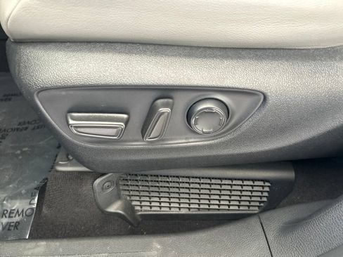 Used 2025 Toyota Sienna XLE FWD image 44