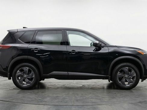 Used 2025 Nissan Rogue SV AWD/4WD image 11