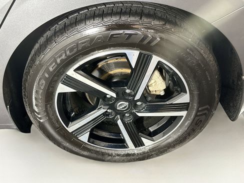 Used 2024 Nissan Sentra SV image 11