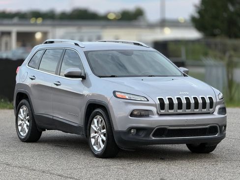 Used 2017 Jeep Cherokee Limited FWD image 1