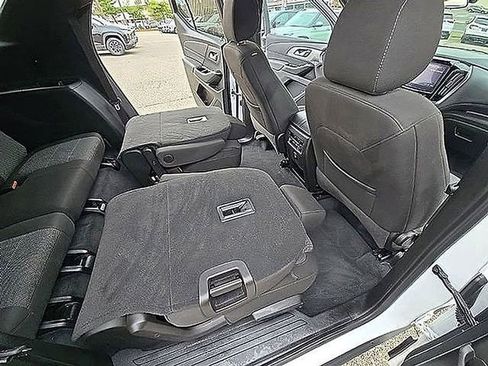Used 2023 Chevrolet Traverse LT image 44