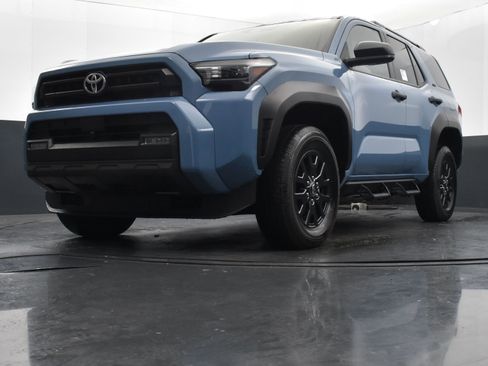 Used 2025 Toyota 4Runner SR5 AWD/4WD image 36
