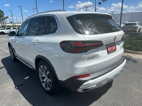 Used 2024 BMW X5 xDrive50e AWD/4WD image 3