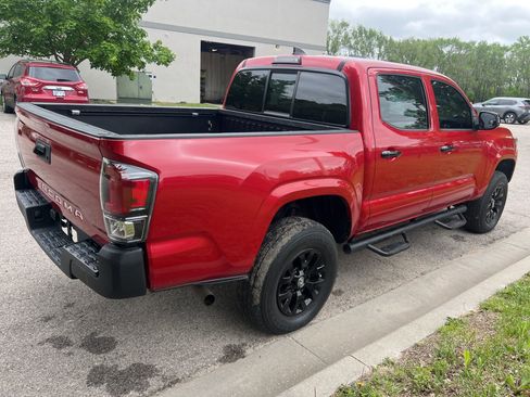 Used 2018 Toyota Tacoma SR image 5