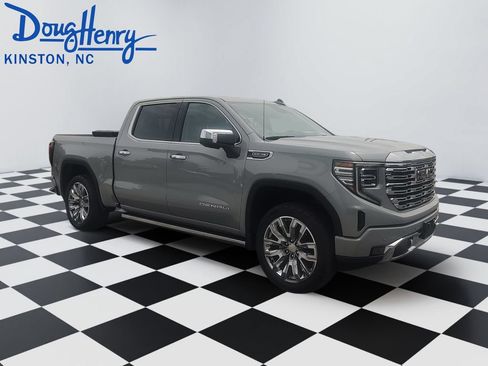 Used 2025 GMC Sierra 1500 Denali w/ Denali Reserve Package AWD/4WD image 7