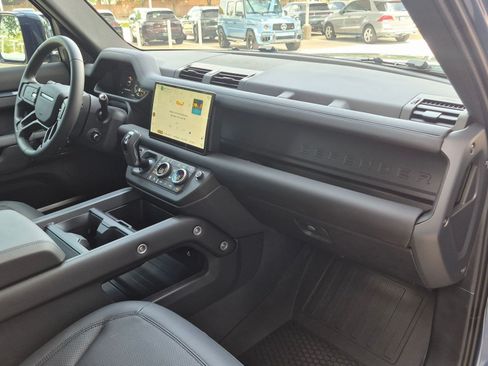 Used 2025 Land Rover Defender 90 X-Dynamic SE AWD/4WD image 23