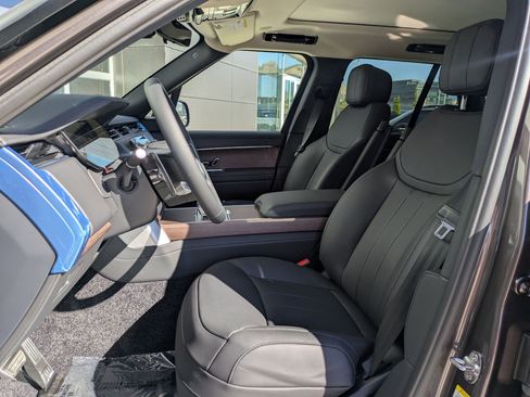 New 2025 Land Rover Range Rover SE image 17