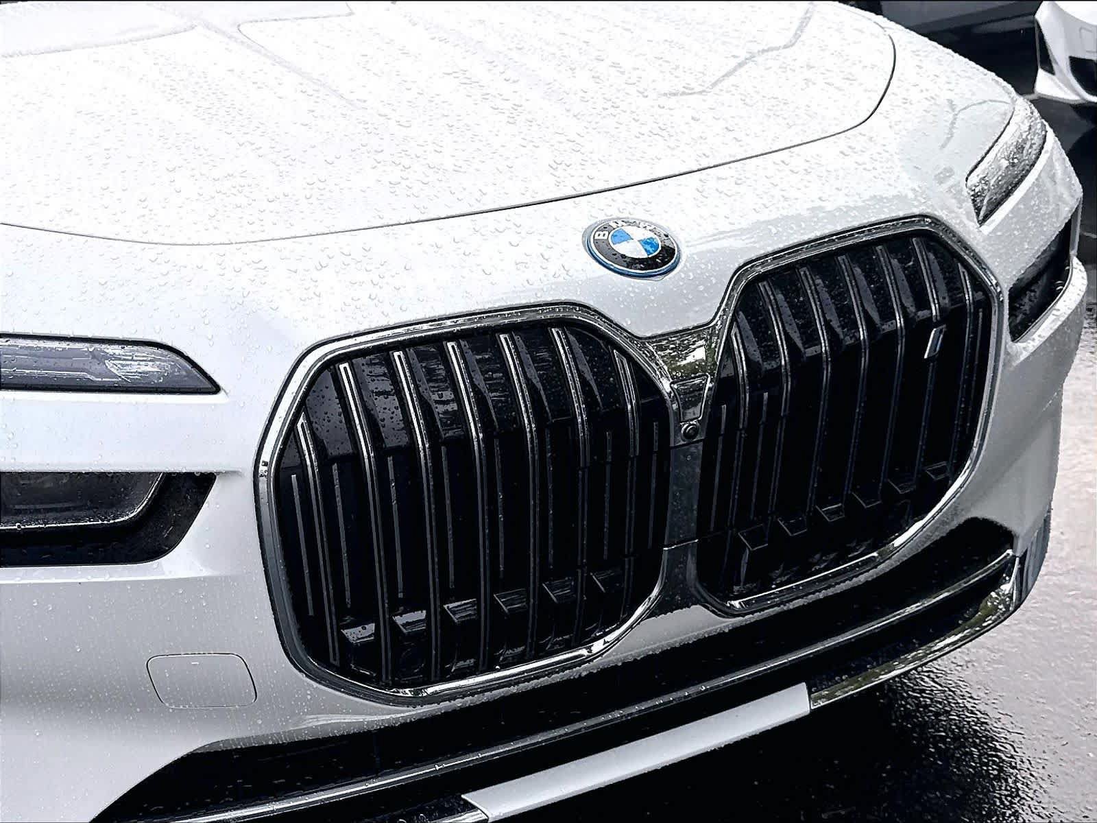 Used 2023 BMW i7 xDrive60 AWD/4WD image 34