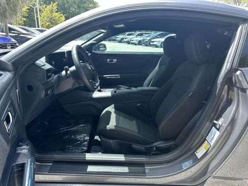 Used 2025 Ford Mustang Coupe RWD image 2