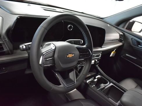 New 2026 Chevrolet Traverse LT w/ Driver Confidence Package AWD/4WD image 11