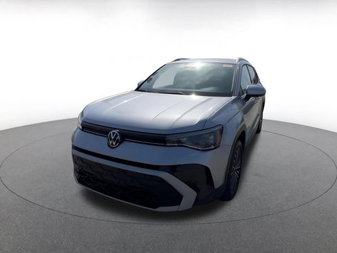 Used 2025 Volkswagen Taos SE FWD image 8