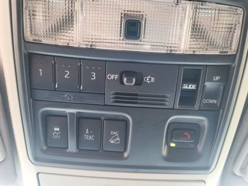 Used 2022 Toyota 4Runner Limited AWD/4WD image 21