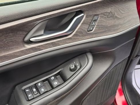 Used 2024 Jeep Grand Cherokee Limited image 17