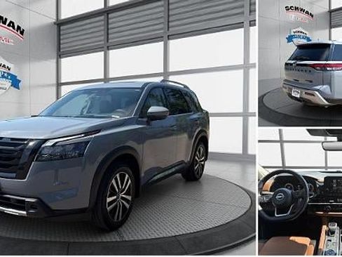 Used 2025 Nissan Pathfinder Platinum w/ Black Appearance Package AWD/4WD image 40