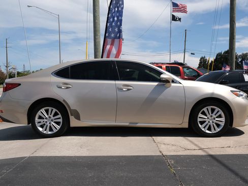 Used 2015 Lexus ES 350 w/ Premium Package FWD image 4