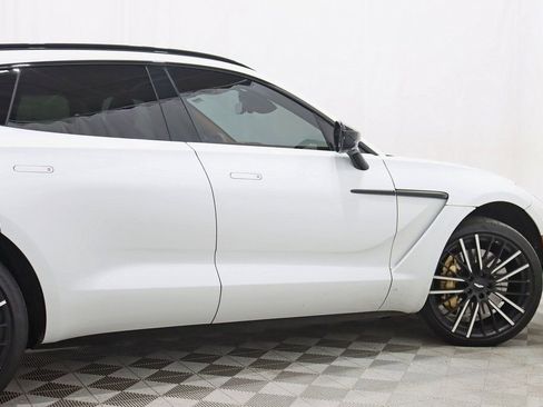 Used 2023 Aston Martin DBX image 11